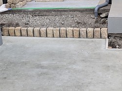 土間コン打ち、玄関アプローチ作成